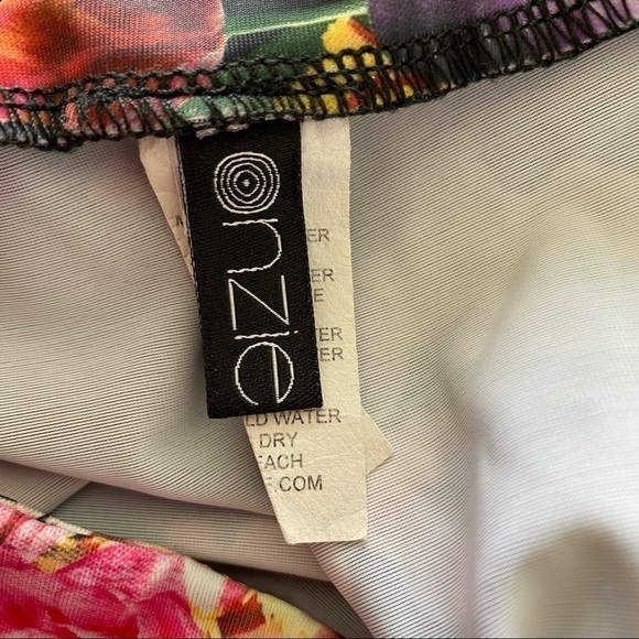 ONZIE- Floral Leggings (Medium/Large) - Picture 10 of 10